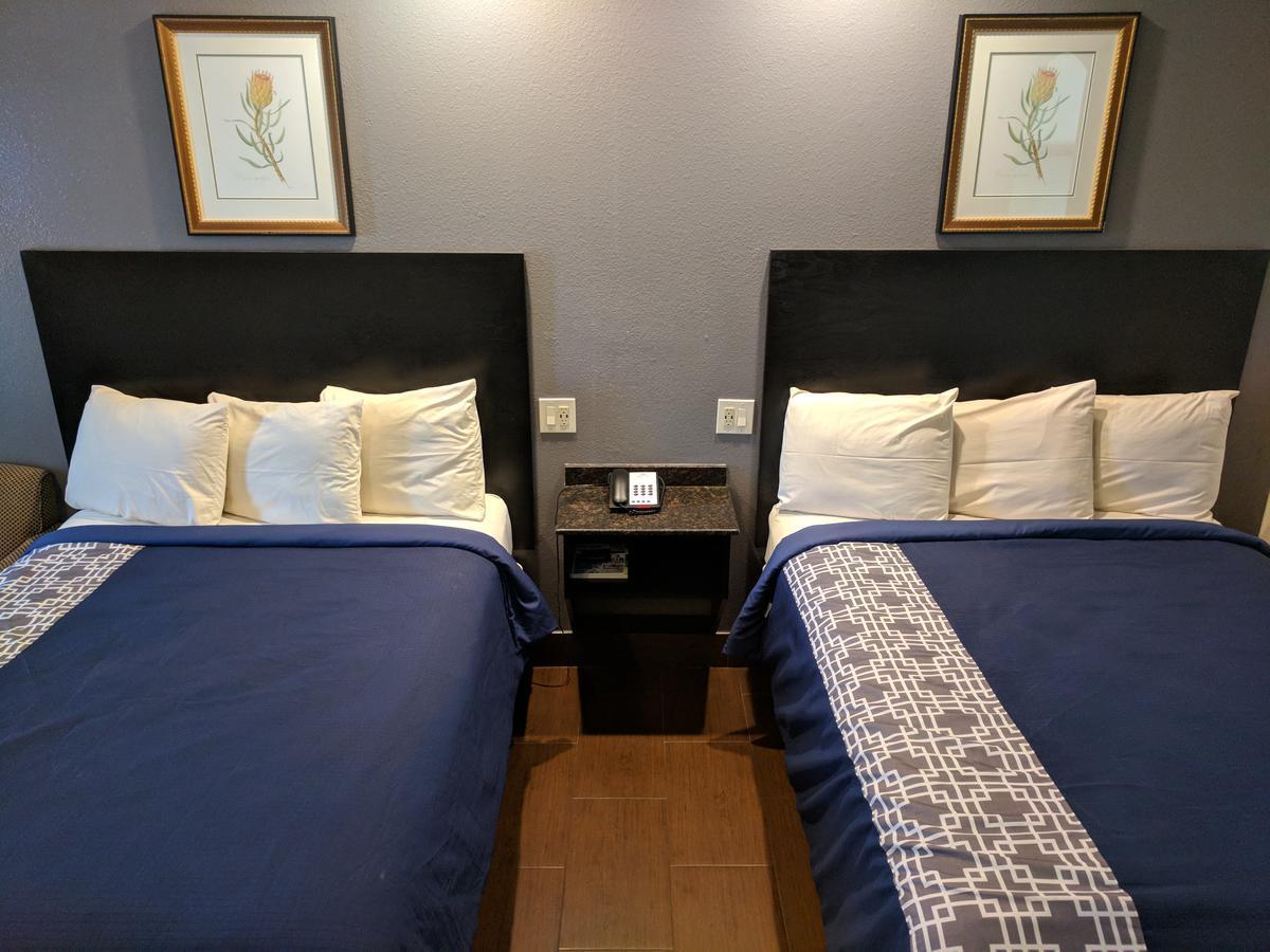 Americas Best Value Inn - Brownsville Extérieur photo