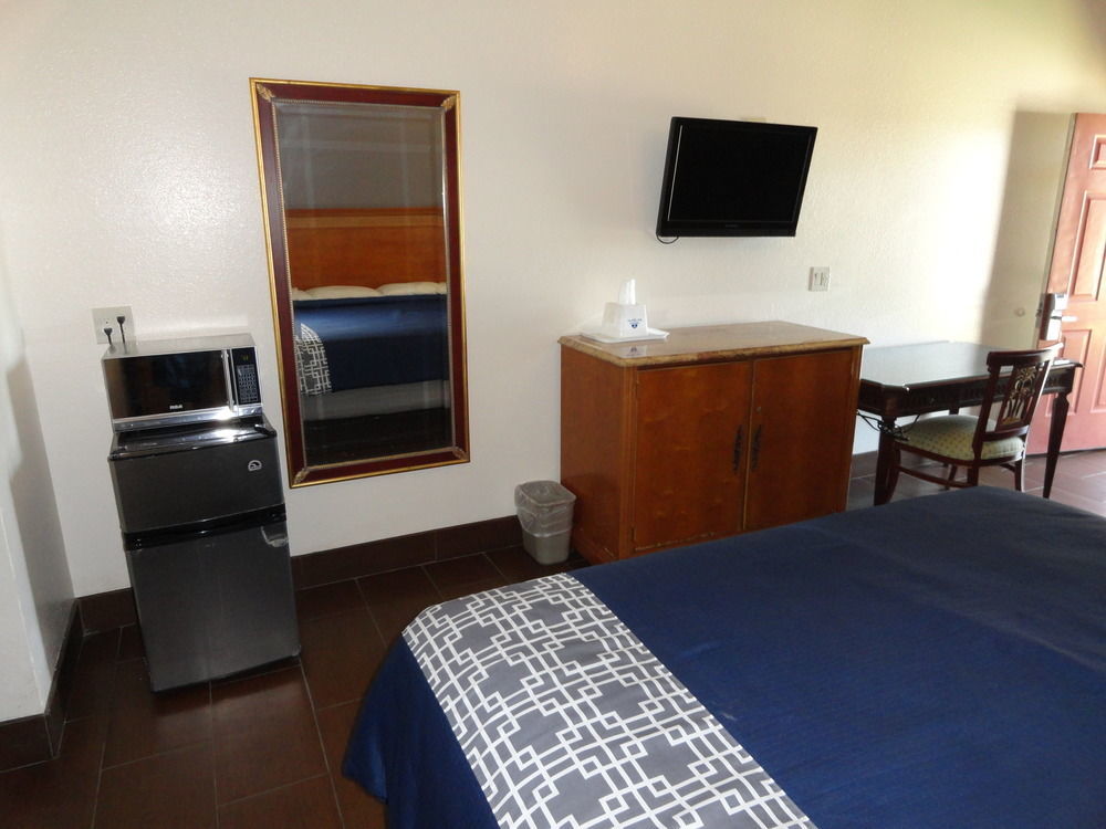 Americas Best Value Inn - Brownsville Extérieur photo